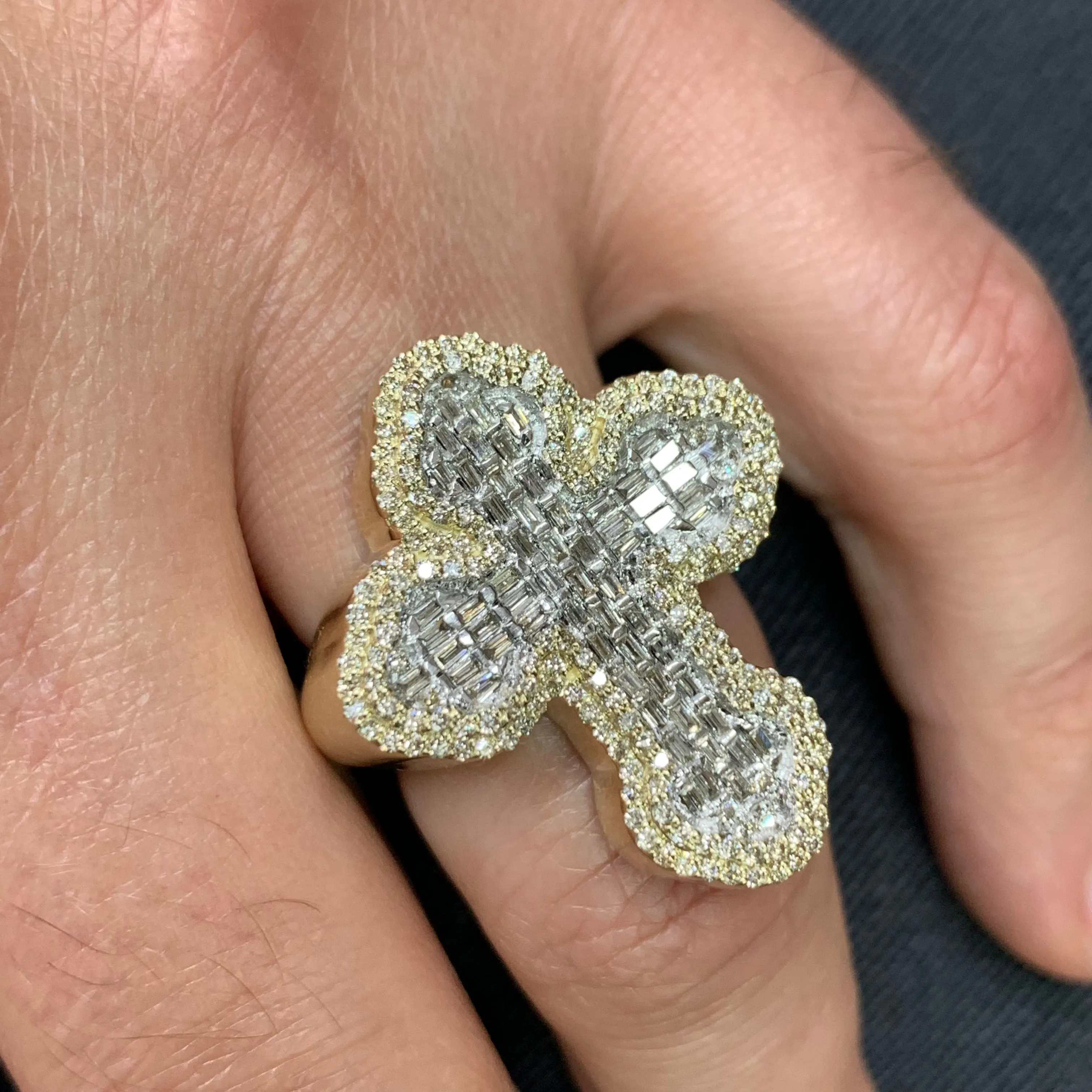 Gold 3D Cross Ring with stunning VS/SI clarity baguettes and round diamonds(pick gold color)