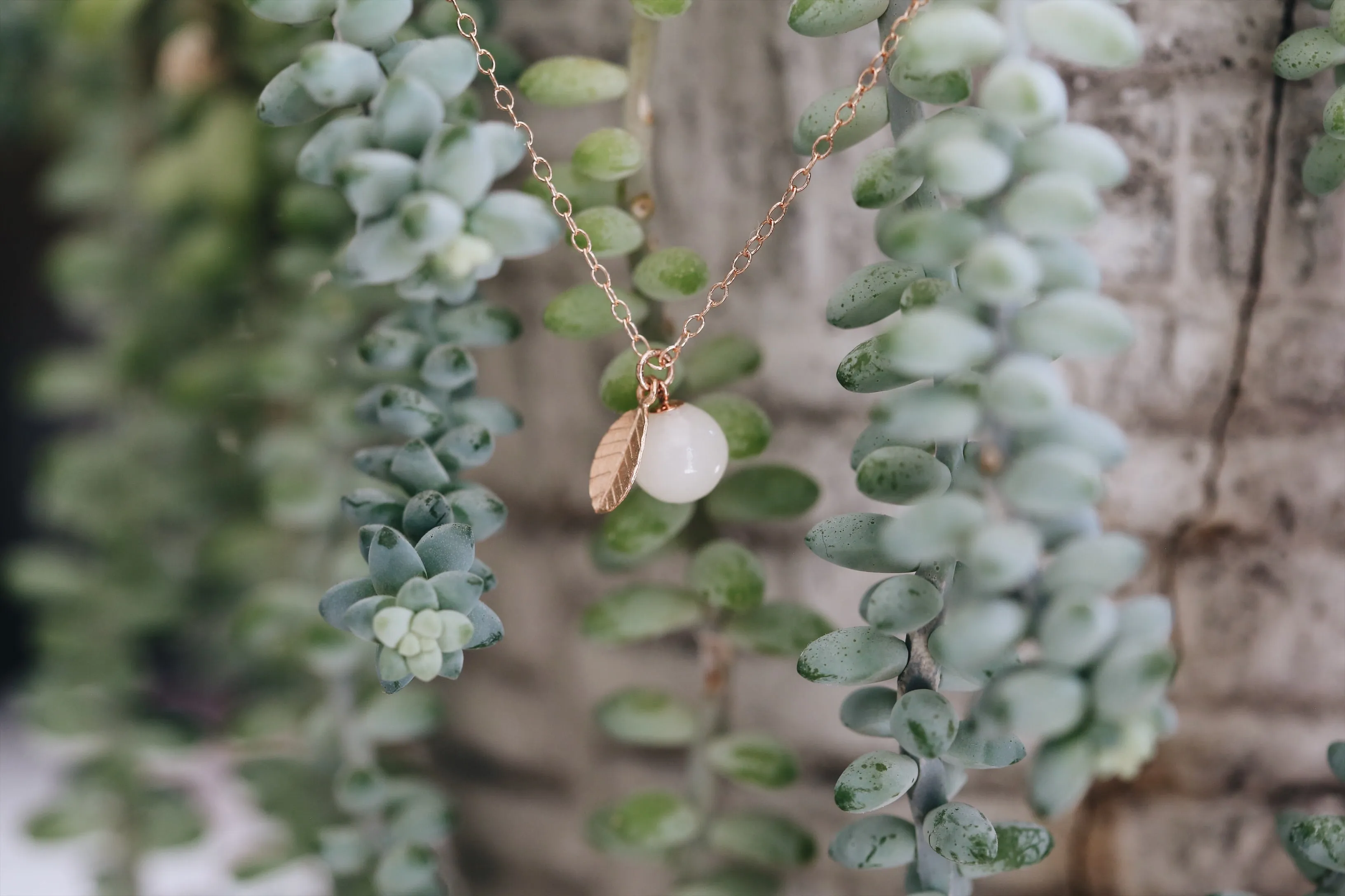 Pearl leaf necklace