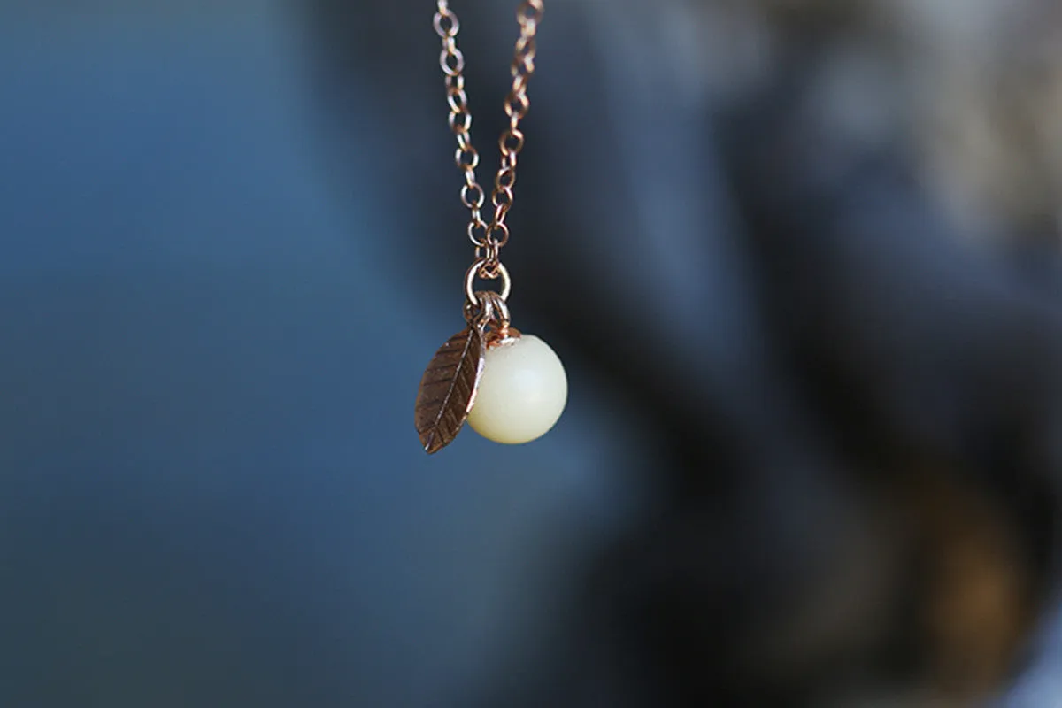 Pearl leaf necklace