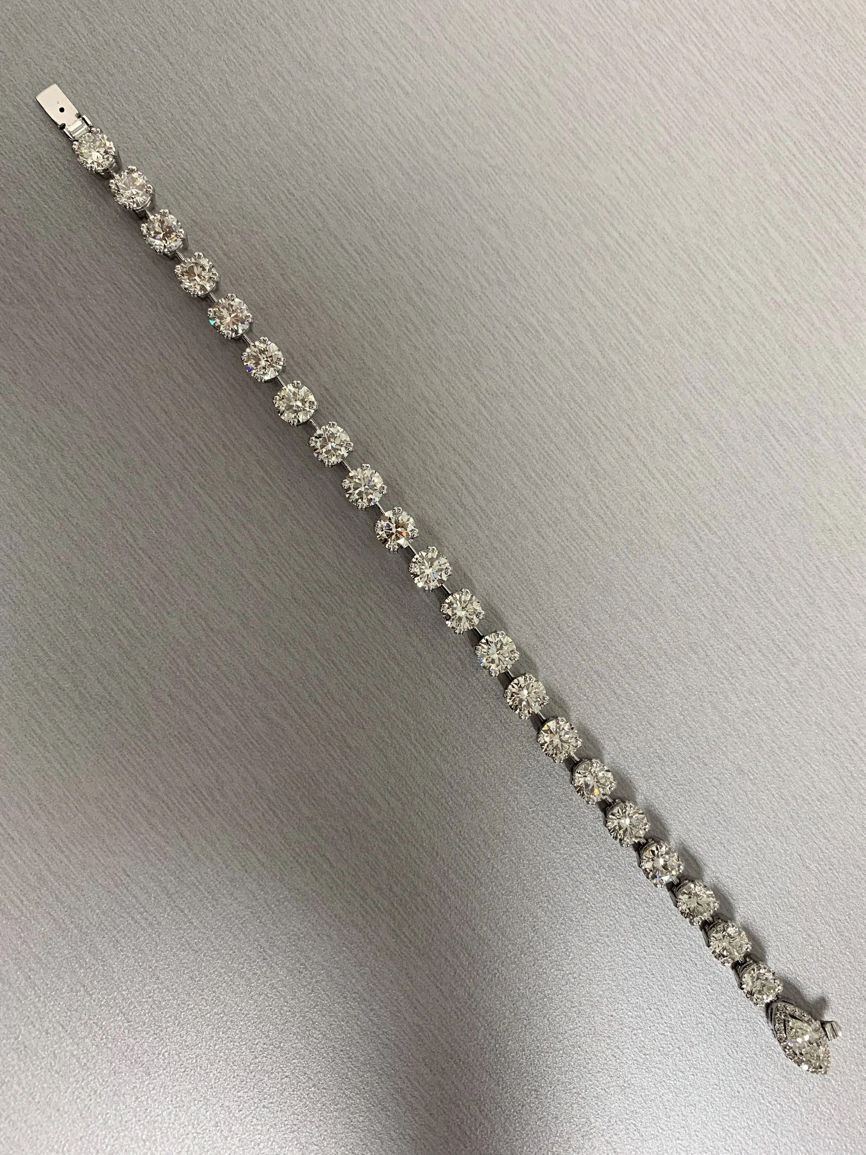 Round Diamond Tennis Bracelet (15.95 ct Diamonds) in Platinum